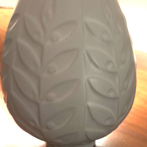 Jonathan Adler White Vase - Picture 2 of 4